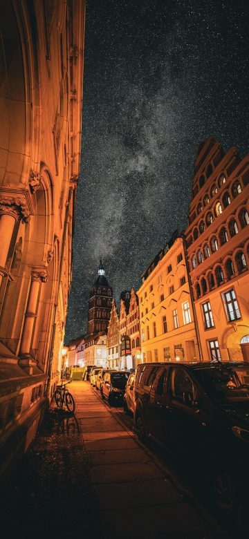 手机竖屏筛选界面截图，题材与时长标签横向排列，用户正在勾选条件，界面为半透明玻璃卡片样式